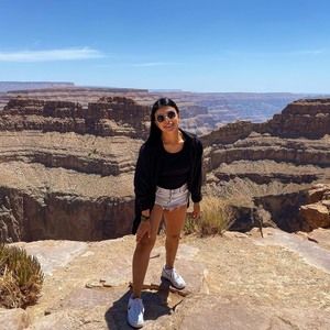 Meet your Posher, Alejandra